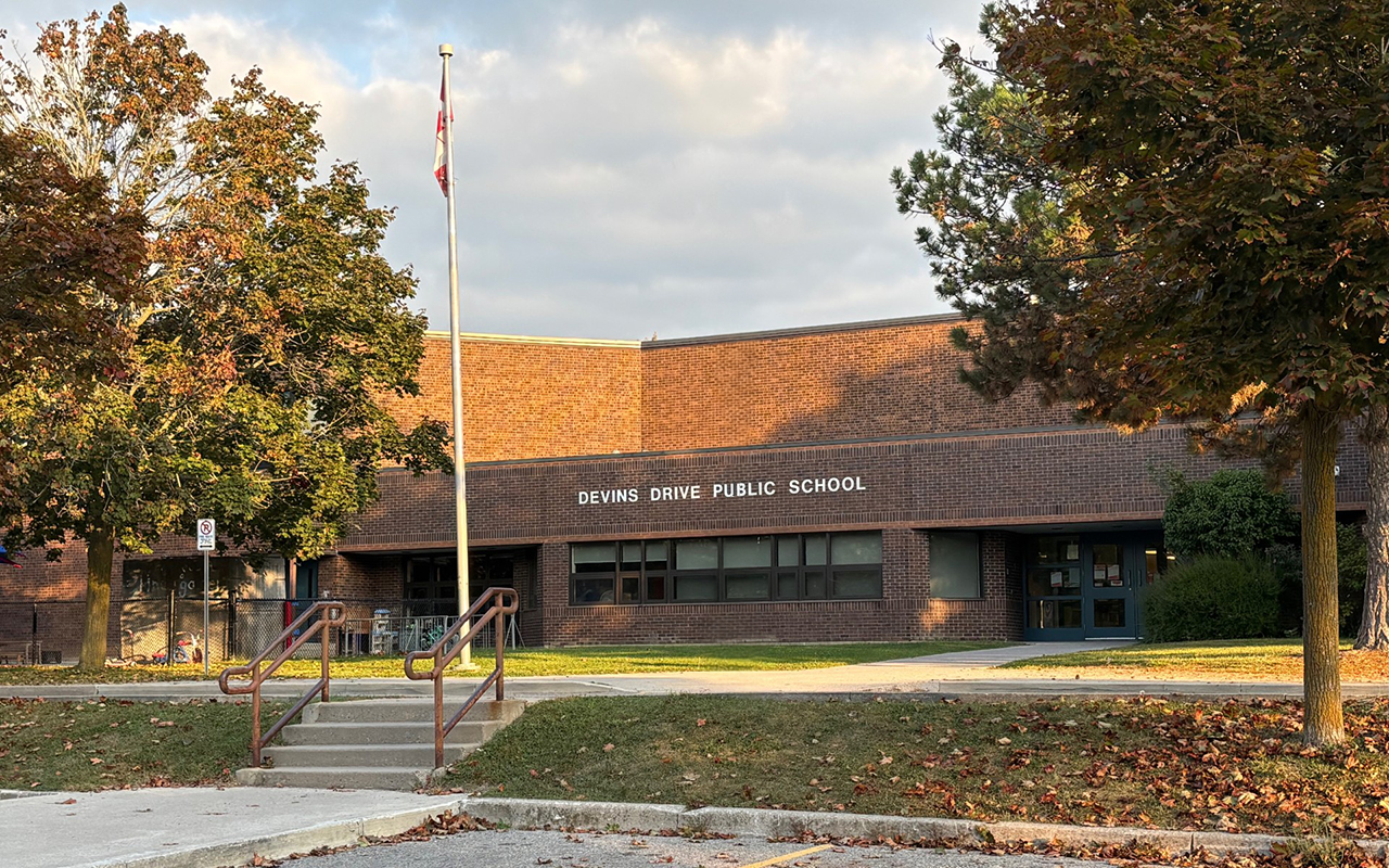Devins Drive Public School